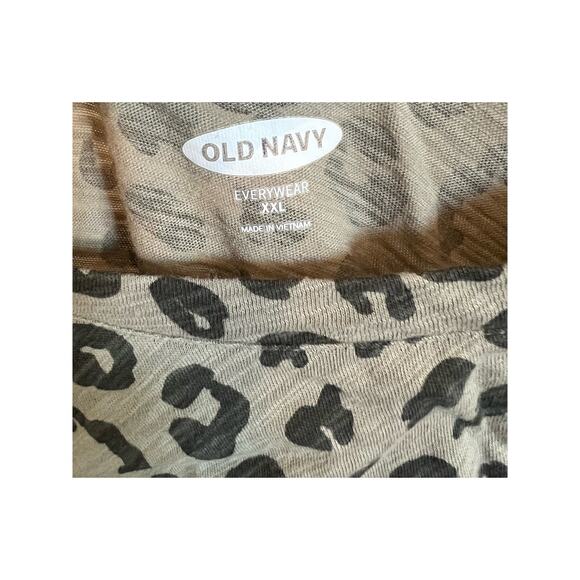 Old Navy leopard tee - Picture 2 of 3